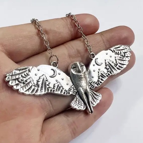 Jewelry - Owl necklace